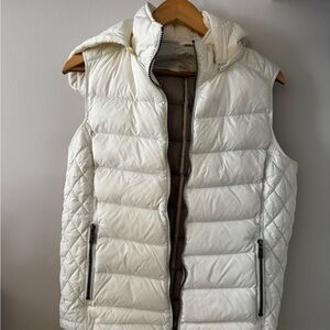 G.H. Bass & Co. Cream Quilted Vest